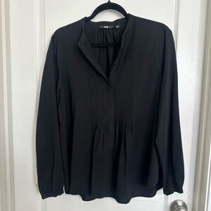 Uniqlo Long Sleeve pleated Blouse Black Size Medium